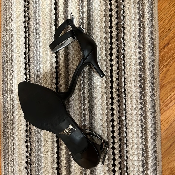 Classique, woman’s, black pumps. Gently used. Size 8 1/2 M. - Picture 4 of 4